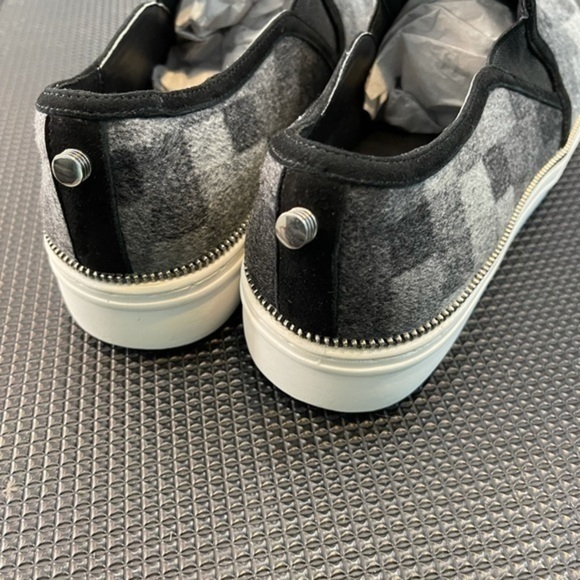 Botkier New York Slip on Sneakers Size 9 - Picture 2 of 7